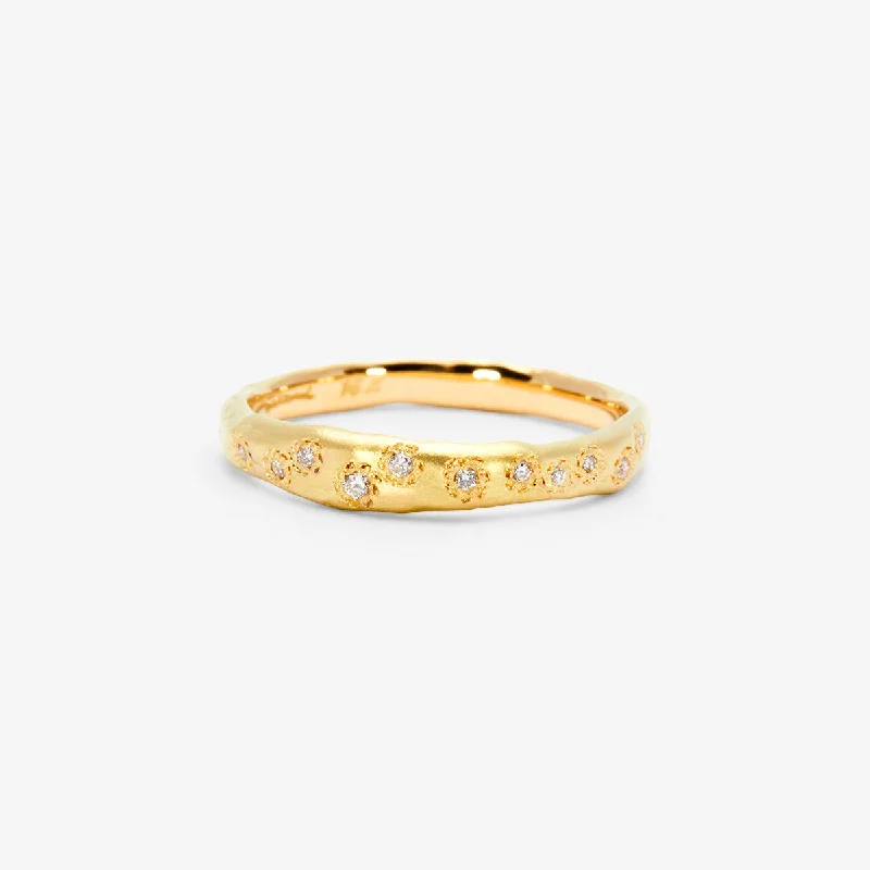 Must-Have Jewelry At Unbelievable Discounts R21001W | Encrusted Diamond Band