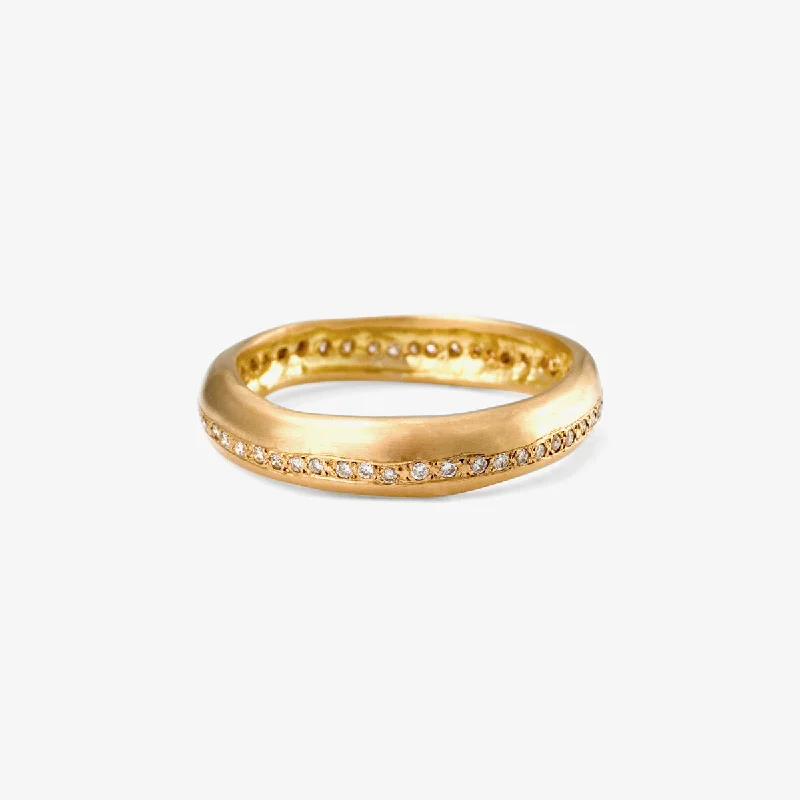 Limited-Stock Jewelry Sale – Shop Before It's Gone R0403W | Diamond Lined Band