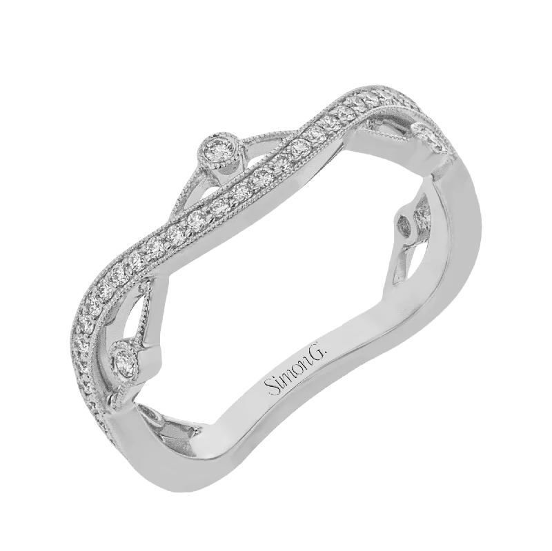 Trendy Minimalist Jewelry For Everyday Wear Fashion Ring In 18k Gold With Diamonds
