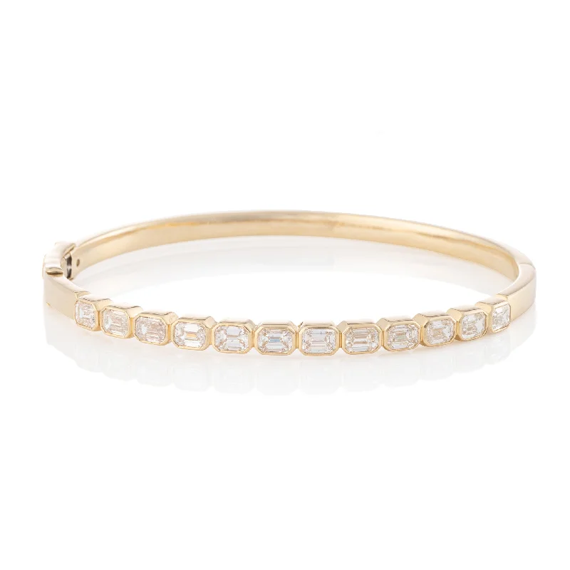 Must-Have Jewelry Pieces At Reduced Prices Noémie East West Asscher Cut Diamond Bangle Must-Have Jewelry Pieces At Reduced Prices Noémie East West Asscher Cut Diamond Bangle