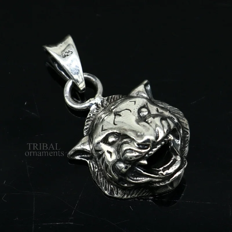 Jewelry Flash Sale – Stylish Designs At Unbeatable Rates Elegant divine 925 sterling silver handmade lion face design pendant solid pendant, best unisex gifting jewelry from india ssp1545 Jewelry Flash Sale – Stylish Designs At Unbeatable Rates Elegant divine 925 sterling silver handmade lion face design pendant solid pendant, best unisex gifting jewelry from india ssp1545